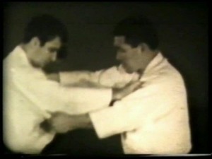 Hane Makikomi (avvolgimento ad ala)